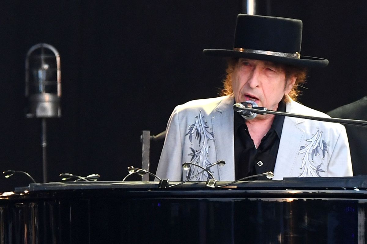 Bob Dylan shet të gjithë muzikën e tij! 200 milionë $ janë tunduese…