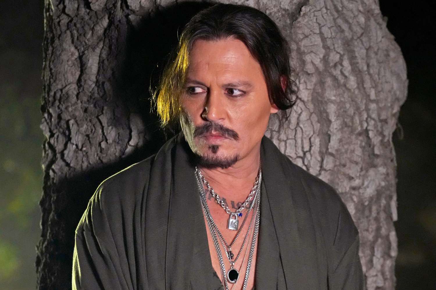 Joshës,misterioz dhe shumë seksi! Johnny Depp e vodhi sërish vëmendjen në “Savage X Fenty