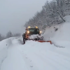 Reshjet e dëborës në zonat malore, situata në rrugët e vendit