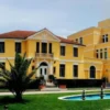 “Mos e përdorni vizën turistike për lindje”, Ambasada e SHBA-së paralajmëron qytetarët shqiptarë për pasojat