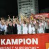 VIDEO/ Egnatia feston titullin, kampionët “ngrejnë në qiell” trofeun