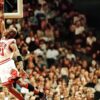 Del në ankand fanella e Michael Jordan