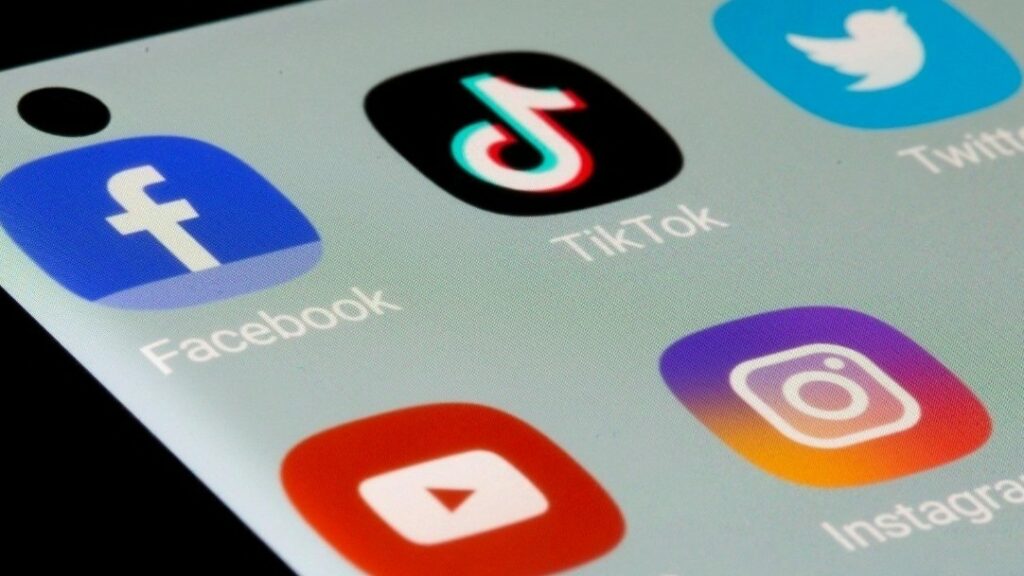 SHBA-të: Verifikim i mediave sociale të gazetarëve të huaj