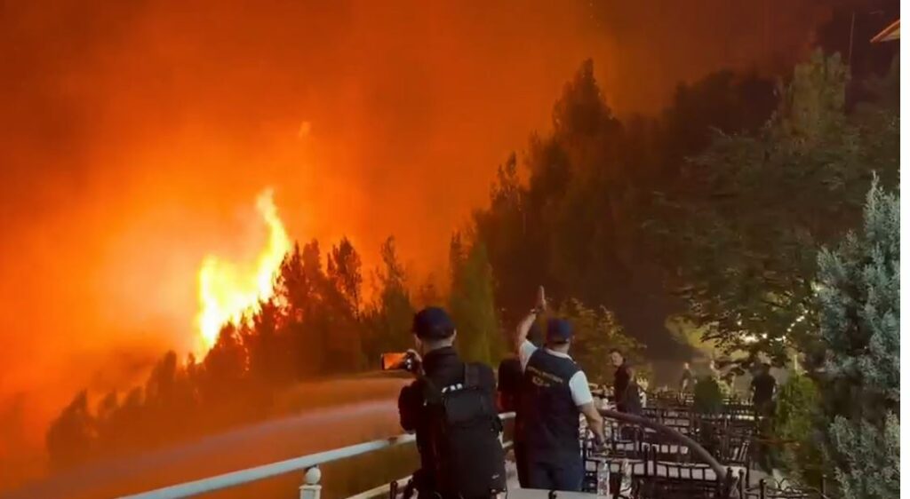 Bilanci i Ministrisë së Mbrojtjes: Si paraqitet situata nga zjarret në 24 orët e fundit