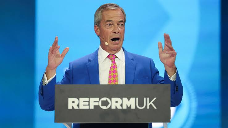 Policia britanike zgjeron hetimin ndaj partisë së Nigel Farage