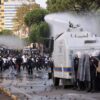 Daily Mail shkruan për protestat në Shqipëri: Gjobë 6 mijë dollarë për pjesëmarrësit në turma ku ka dhunë