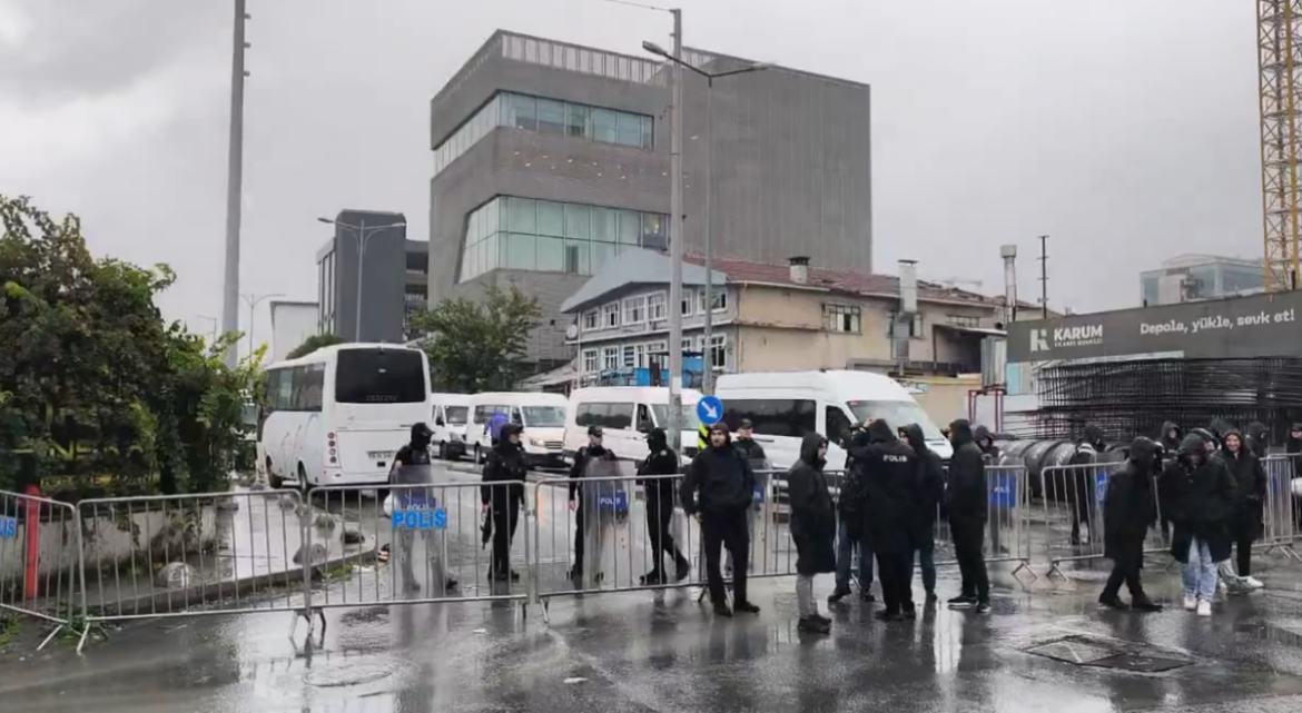 Qindra policë bastisin televizionin opozitar në Turqi, ndërpritet transmetimi